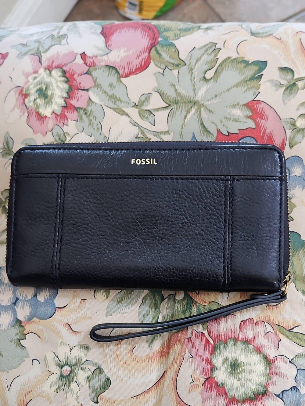 Fossil Black Leather Zip-Around Wristlet Wallet